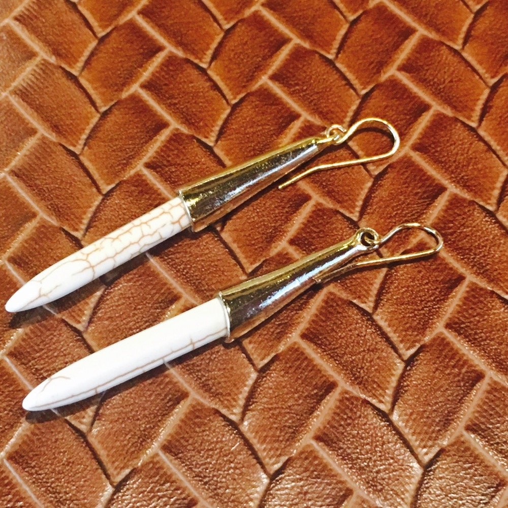Beautiful Dangle Earrings - Picture 3 of 6